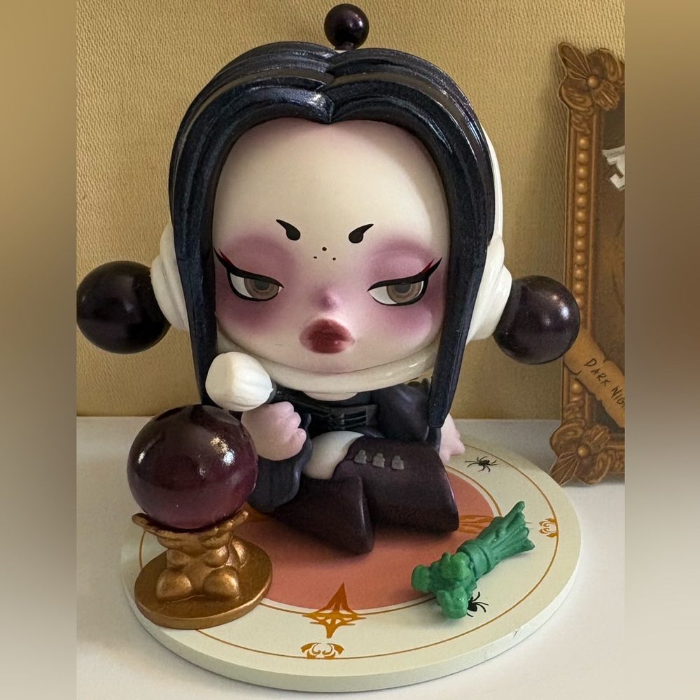 Dark Night Mortica from the Skullpanda collab w/ the Addams Family from Pop Mart
